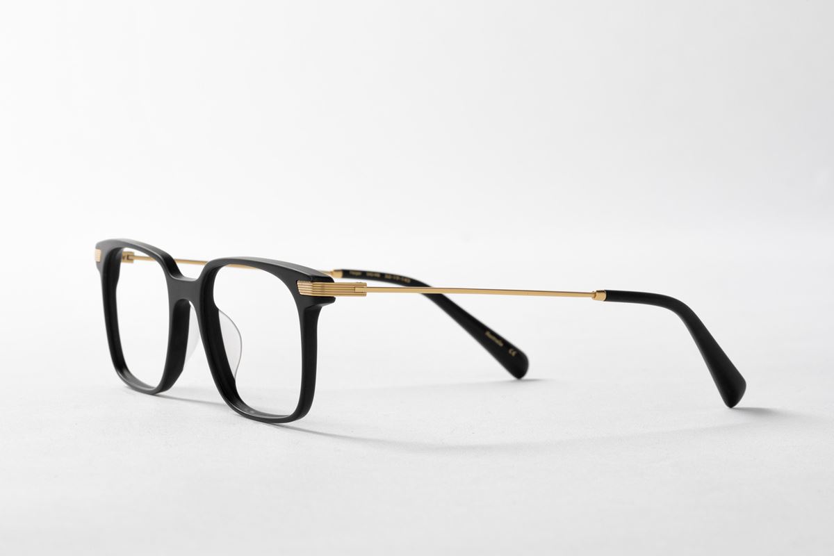 AM-Eyewear-M-02