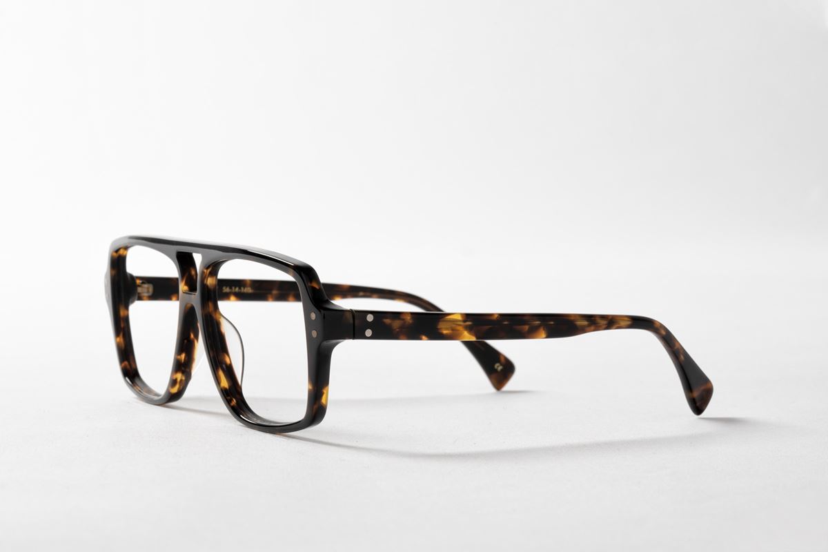 AM-Eyewear-M-01