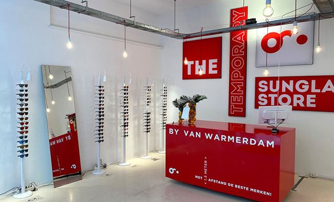 En dan open je gewoon een zonnebrillen pop-up store